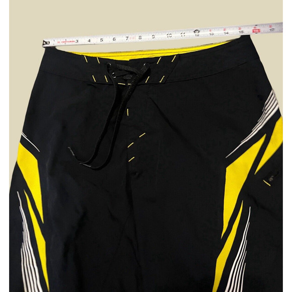 OAKLEY Men's Blade II Boardshorts, Swim Trunks, Black & Yellow| Men's: 31 - Picture 4 of 8